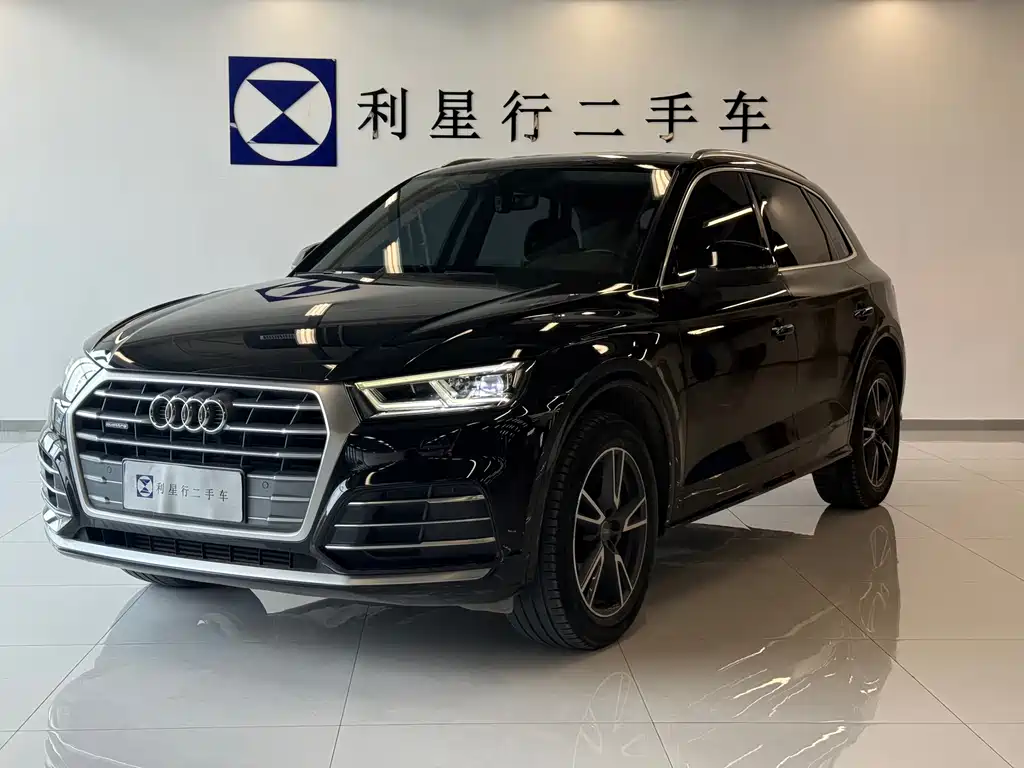 Audi Q5L 2020 — фото 1