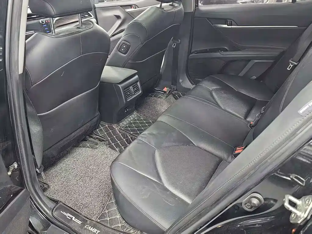 Toyota Camry 2019 — фото 13