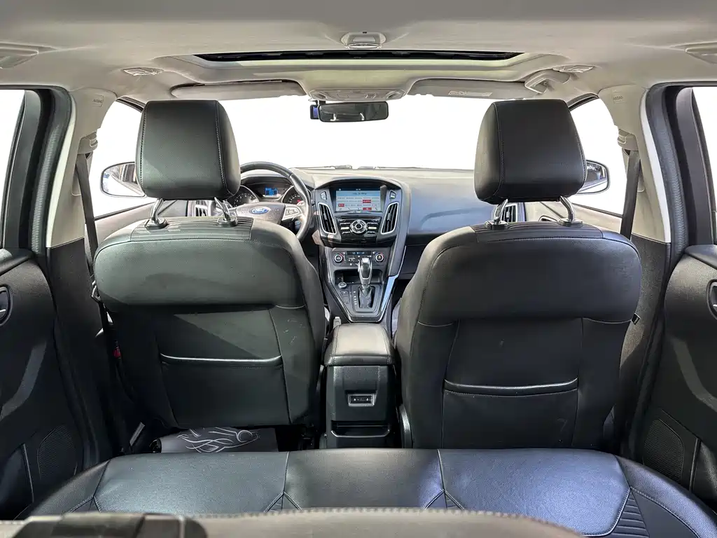 Ford Focus 2018 — фото 11