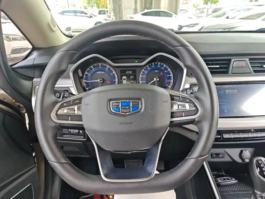 Geely Vision X3 2019 — фото 11