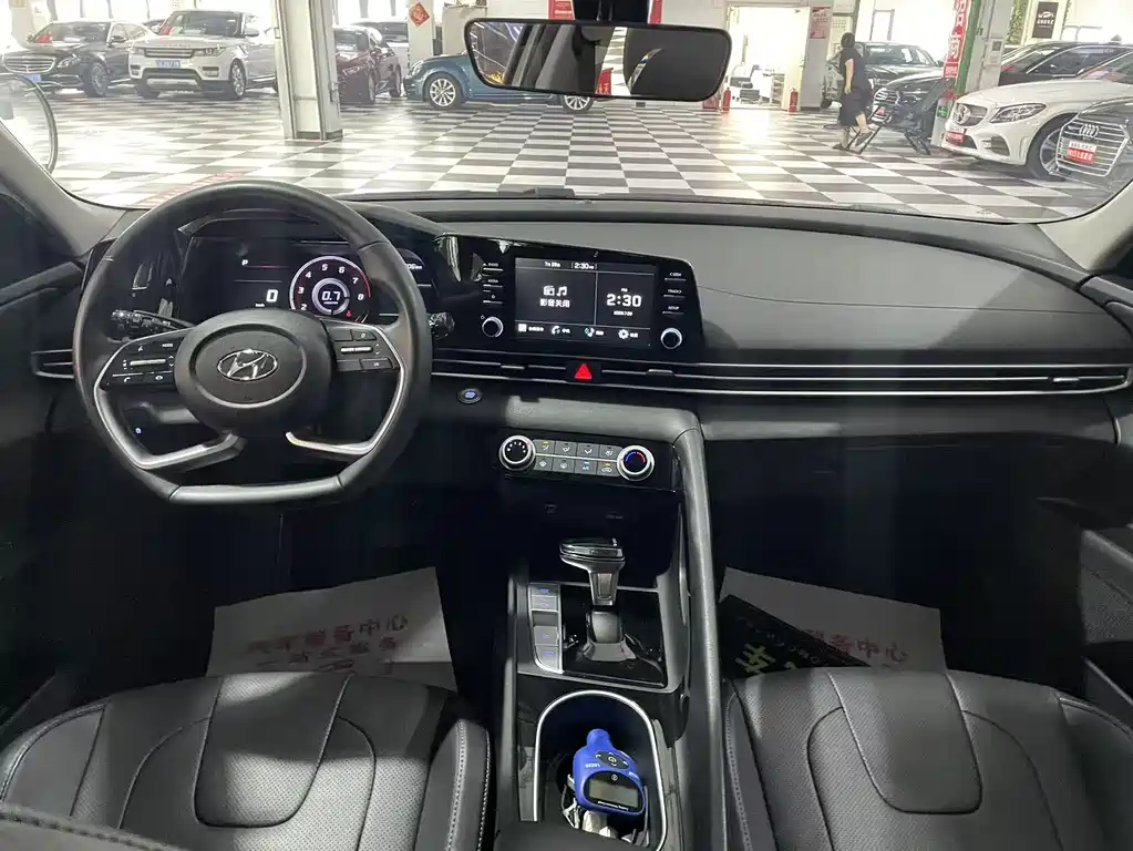 Hyundai Elantra 2022