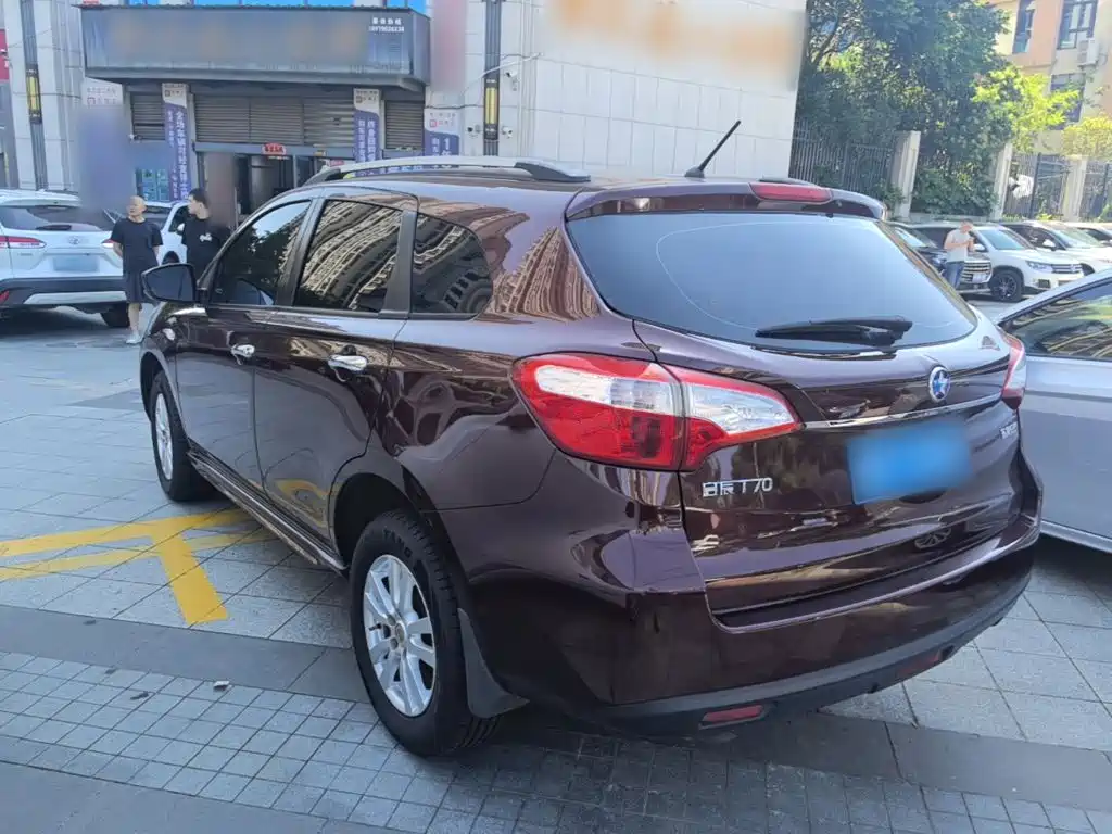 Venucia T70 2016