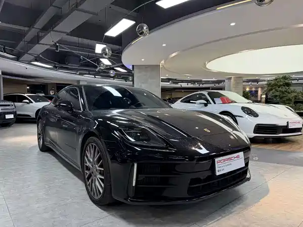 Porsche Panamera 2025