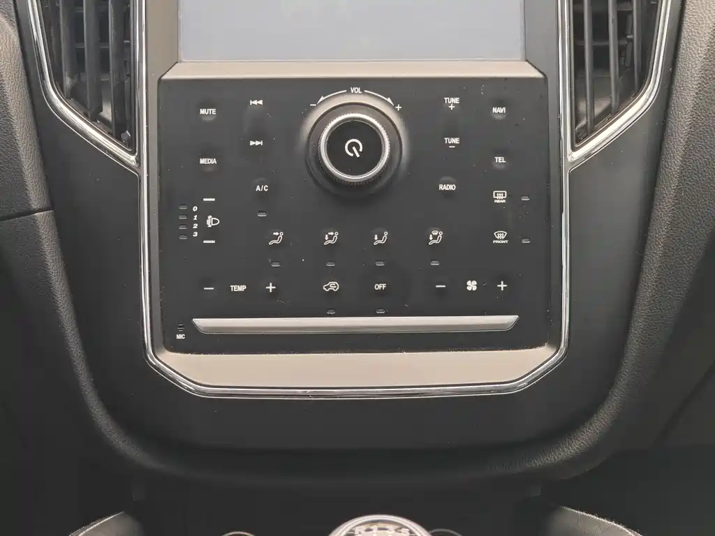 Zotye SR7 2016 — фото 16