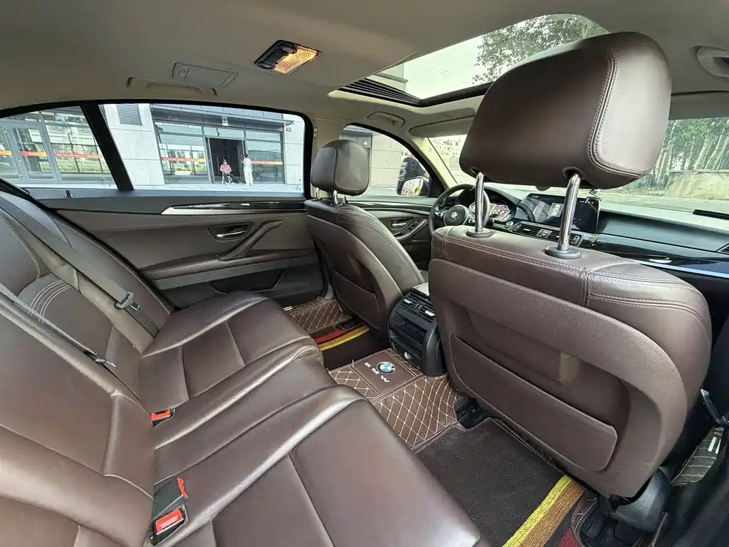 BMW 5 Series 2016 — фото 12