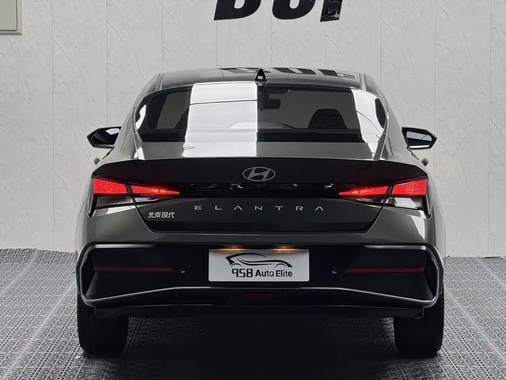 Hyundai Elantra 2023 — фото 10