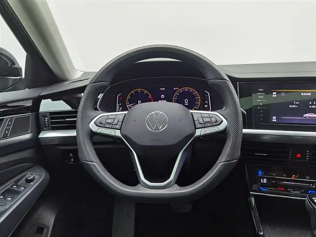 Volkswagen Passat 2025 — фото 11