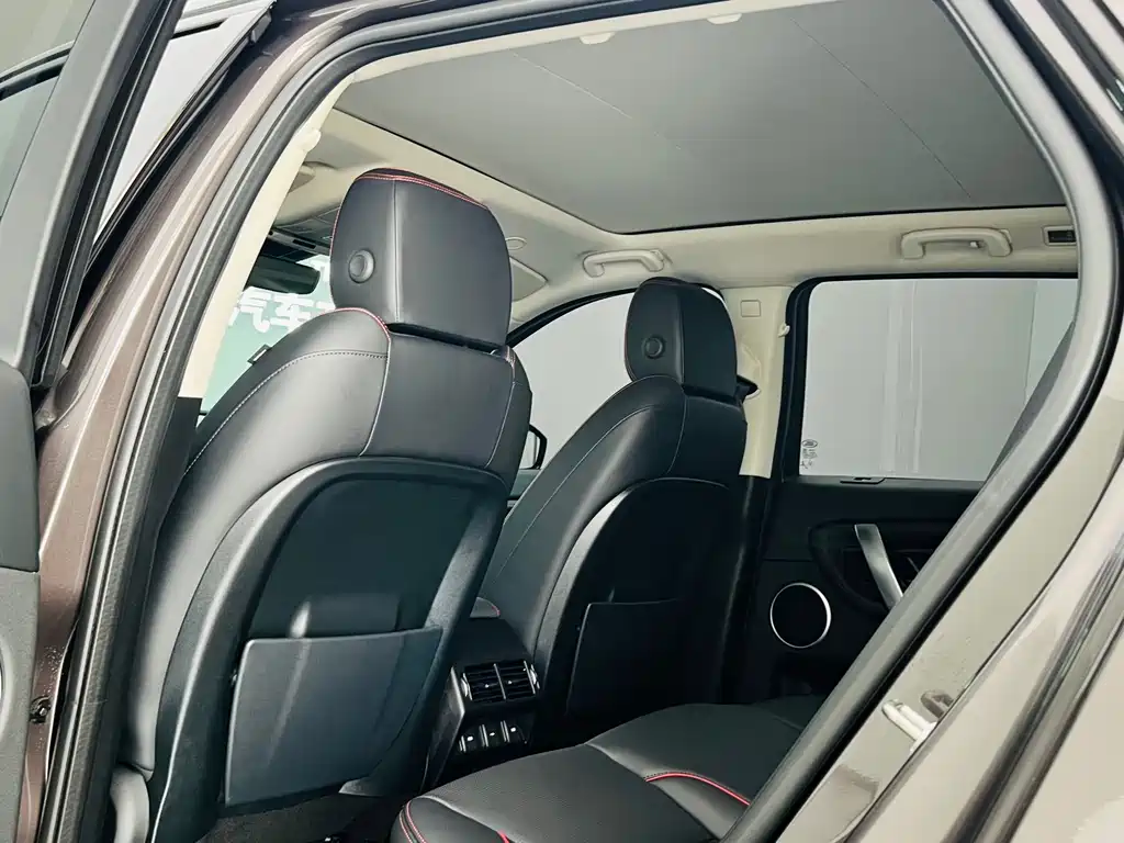 Land Rover Discovery Sport 2023 — фото 9