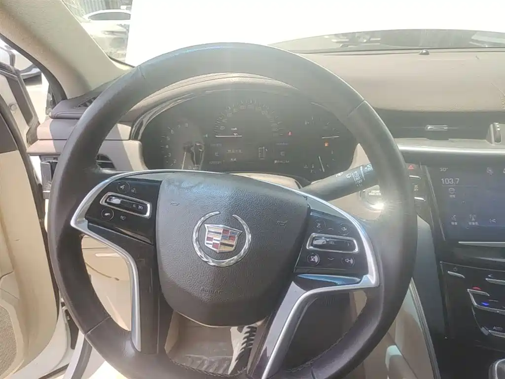 Cadillac XTS 2015 — фото 11