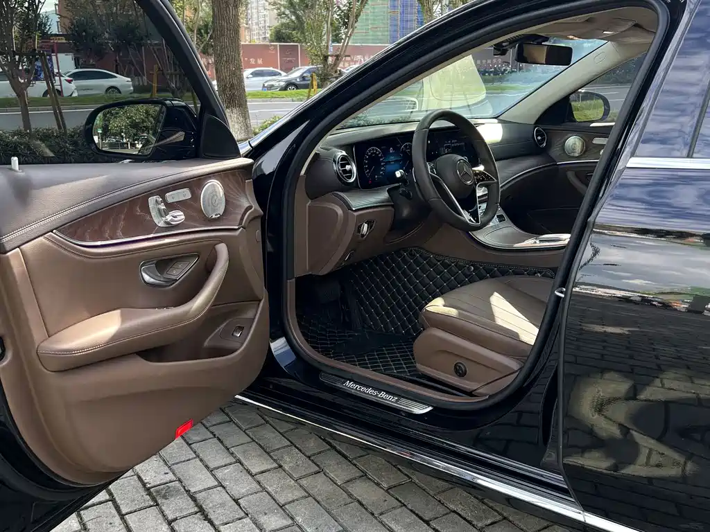 Mercedes-Benz E-Class 2023 — фото 4