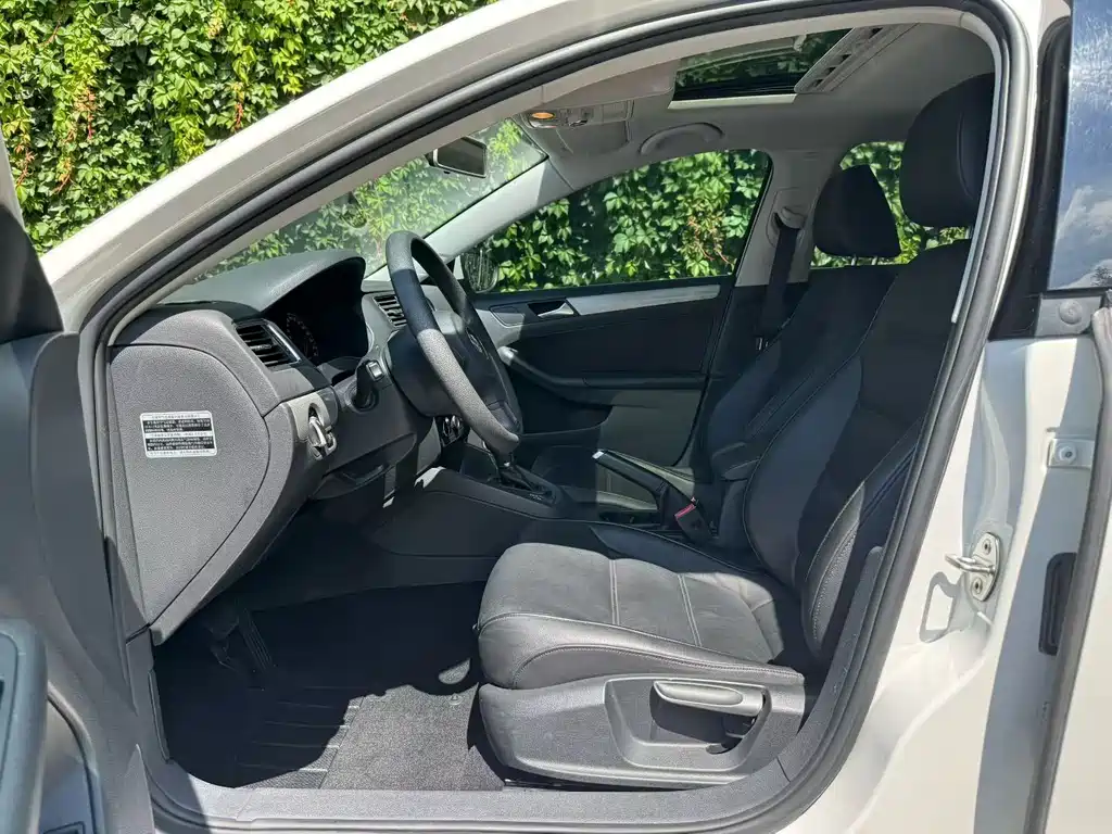 Volkswagen Sagitar 2013