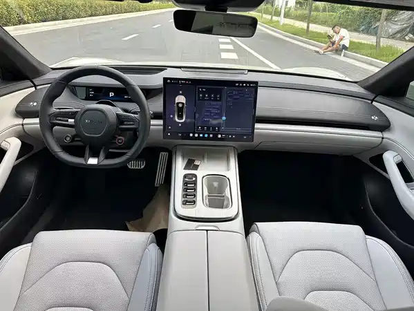 Xiaomi SU7 2024