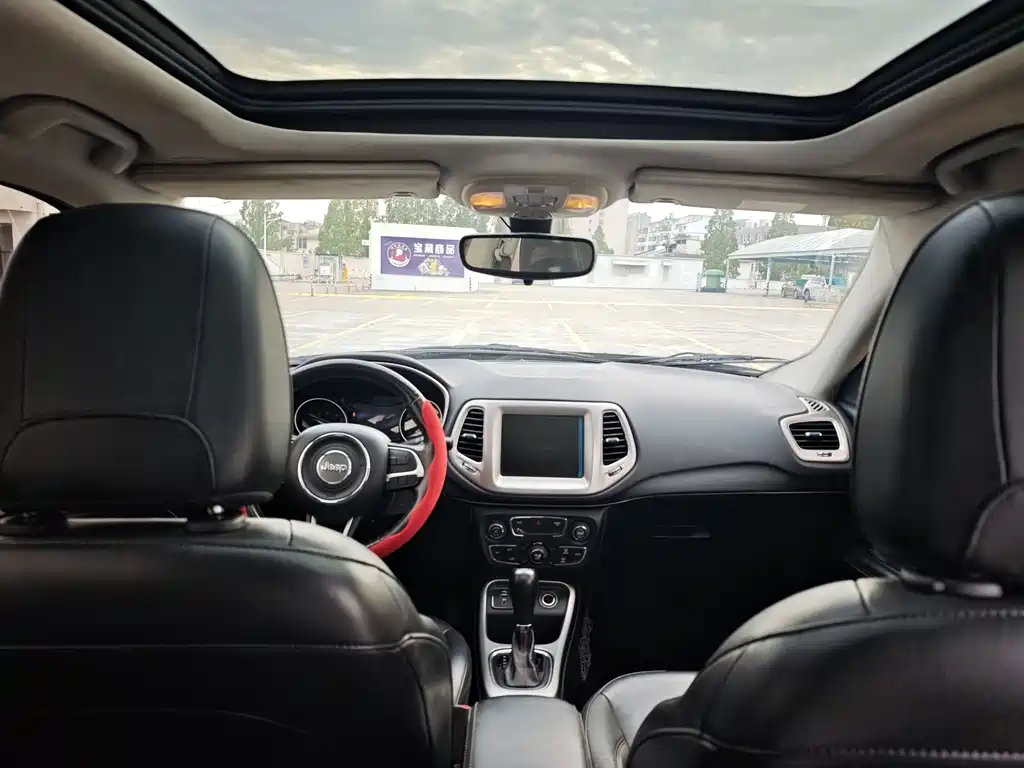 Jeep Compass 2017 — фото 12