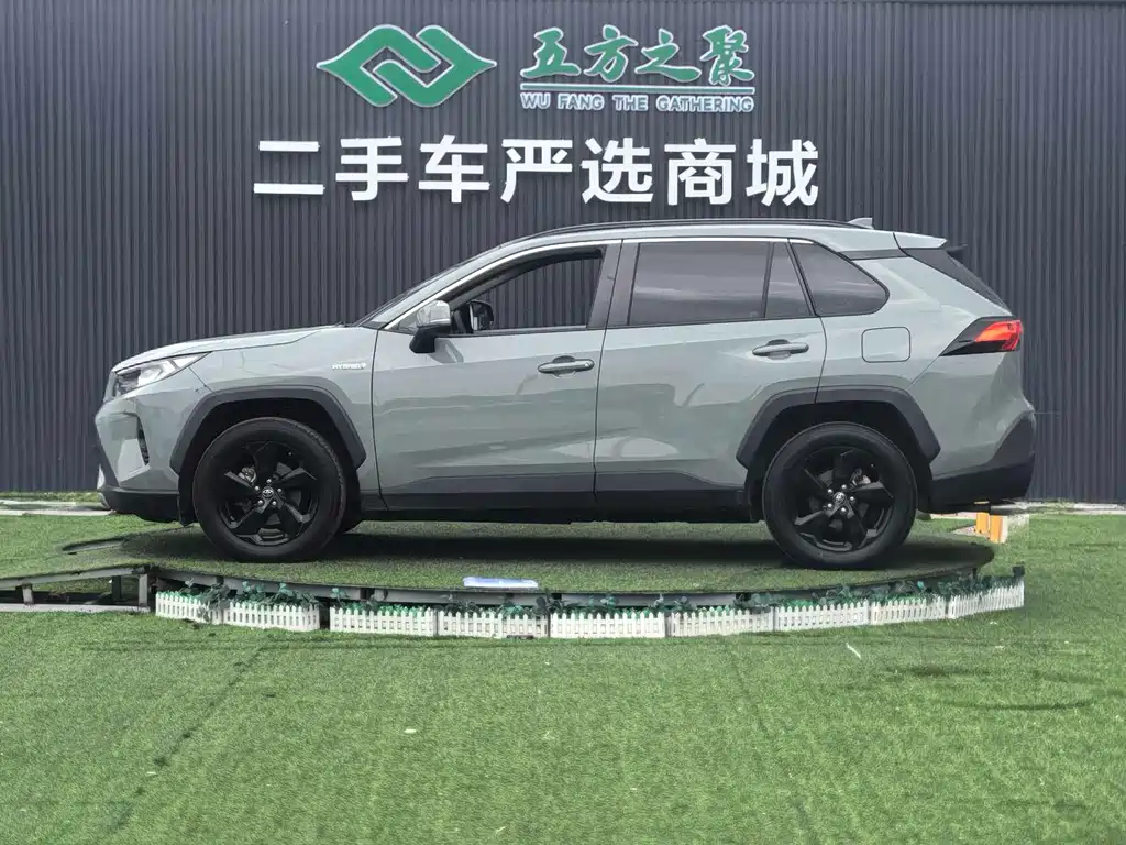 Toyota RAV4 2020 — фото 18