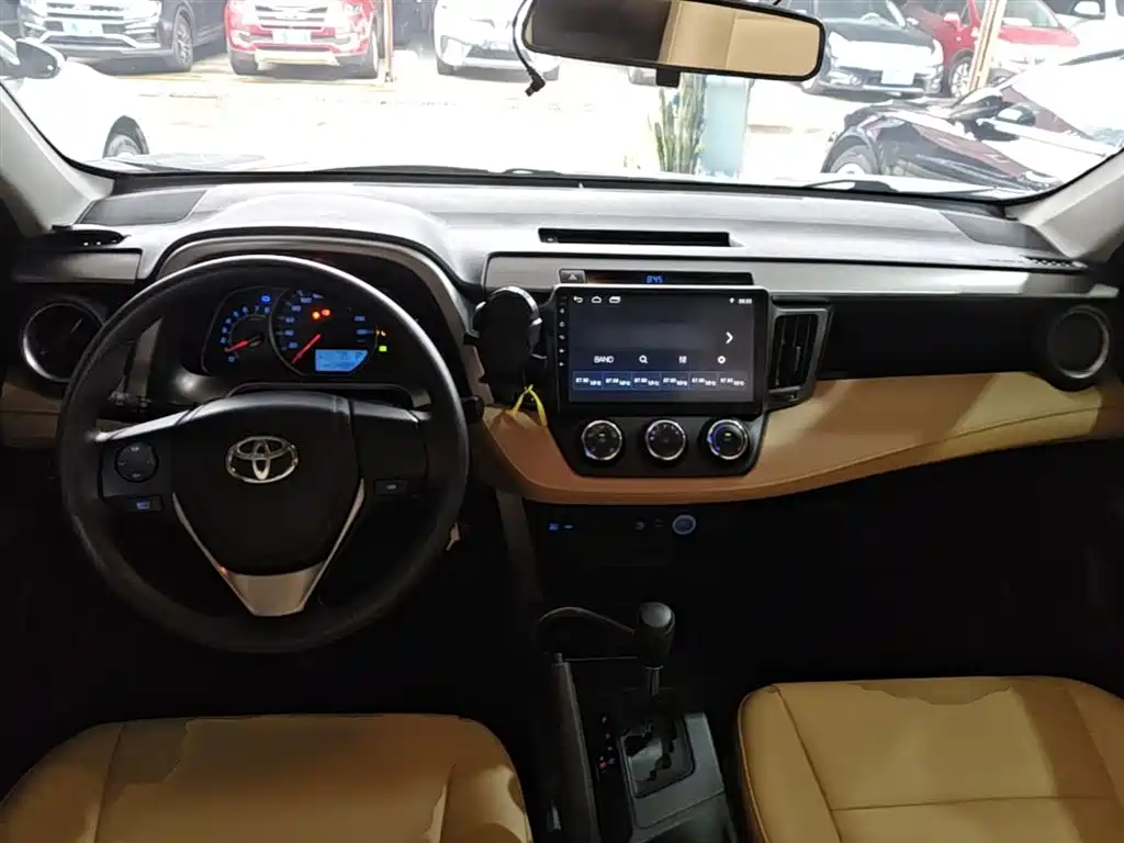 Toyota RAV4 2018 — фото 10