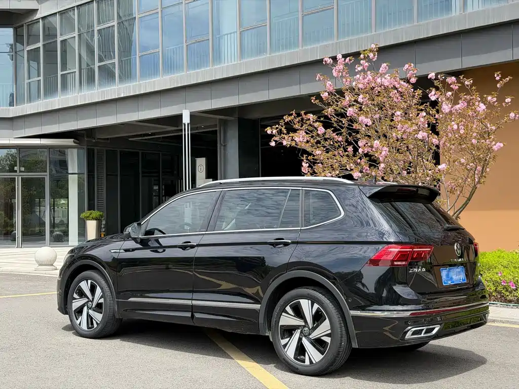 Volkswagen Tiguan L 2023 — фото 10