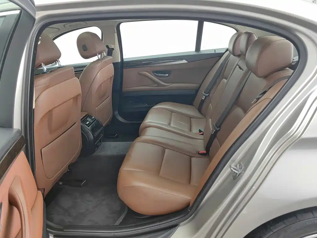 BMW 5 Series 2016 — фото 15
