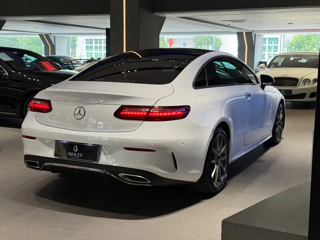 Mercedes-Benz E-Class 2022 — фото 17