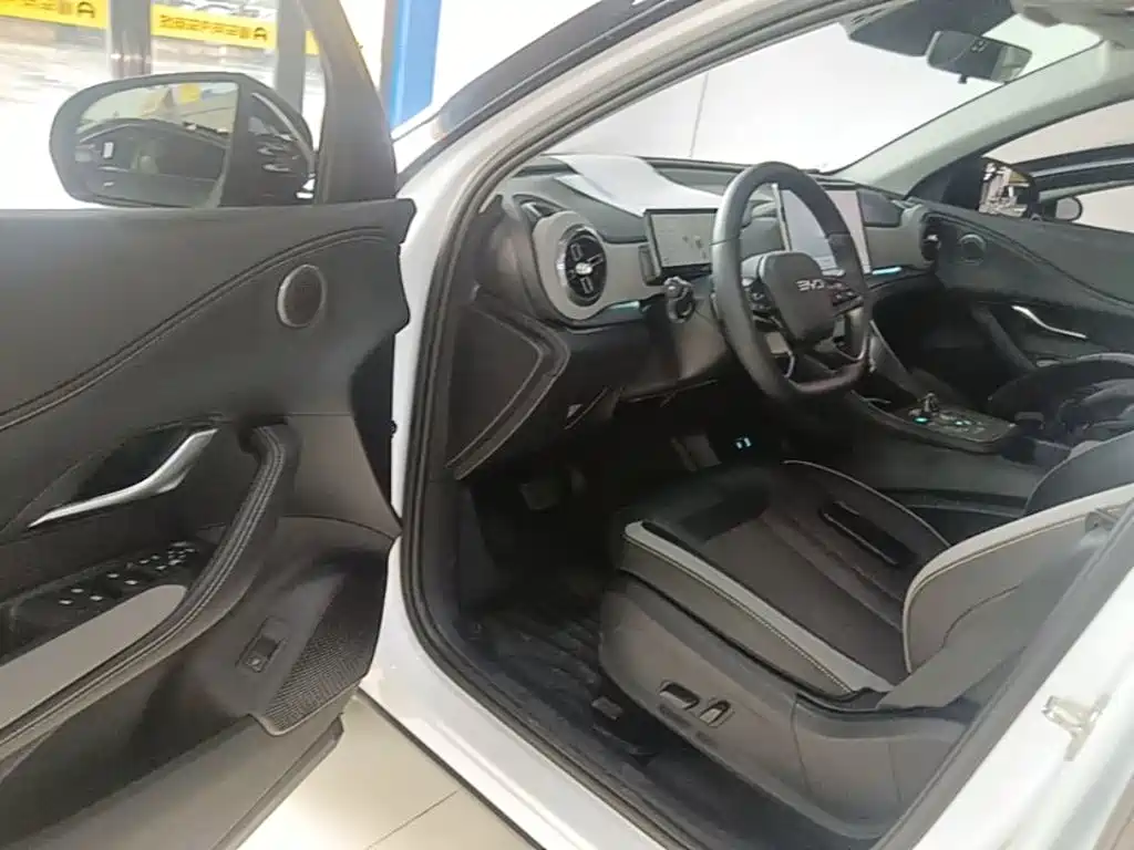BYD Seal 05 DM-i 2025 — фото 16