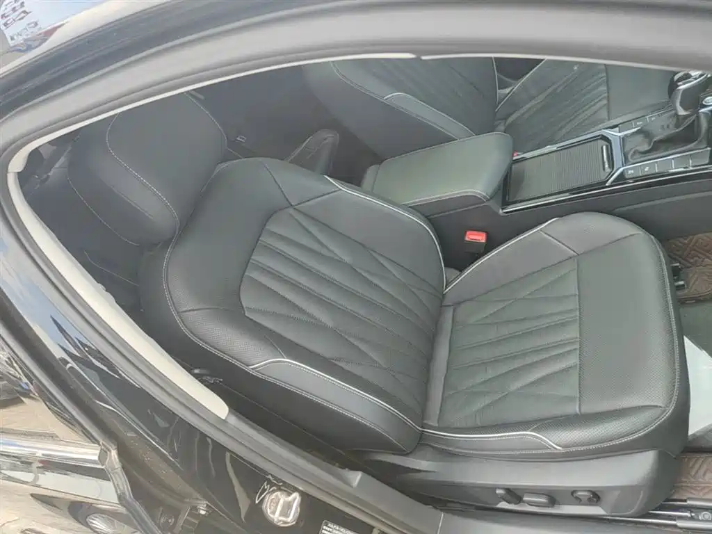 Volkswagen Passat 2023 — фото 25