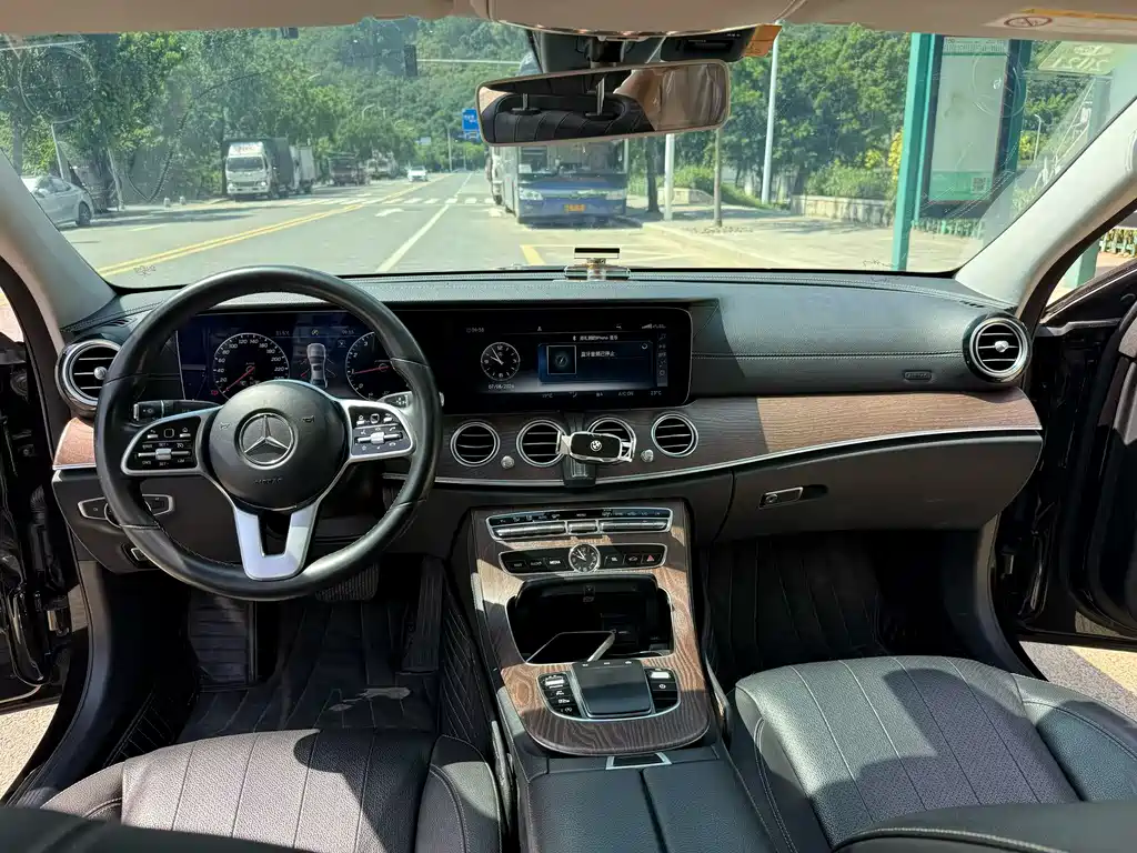 Mercedes-Benz E-Class 2019 — фото 8