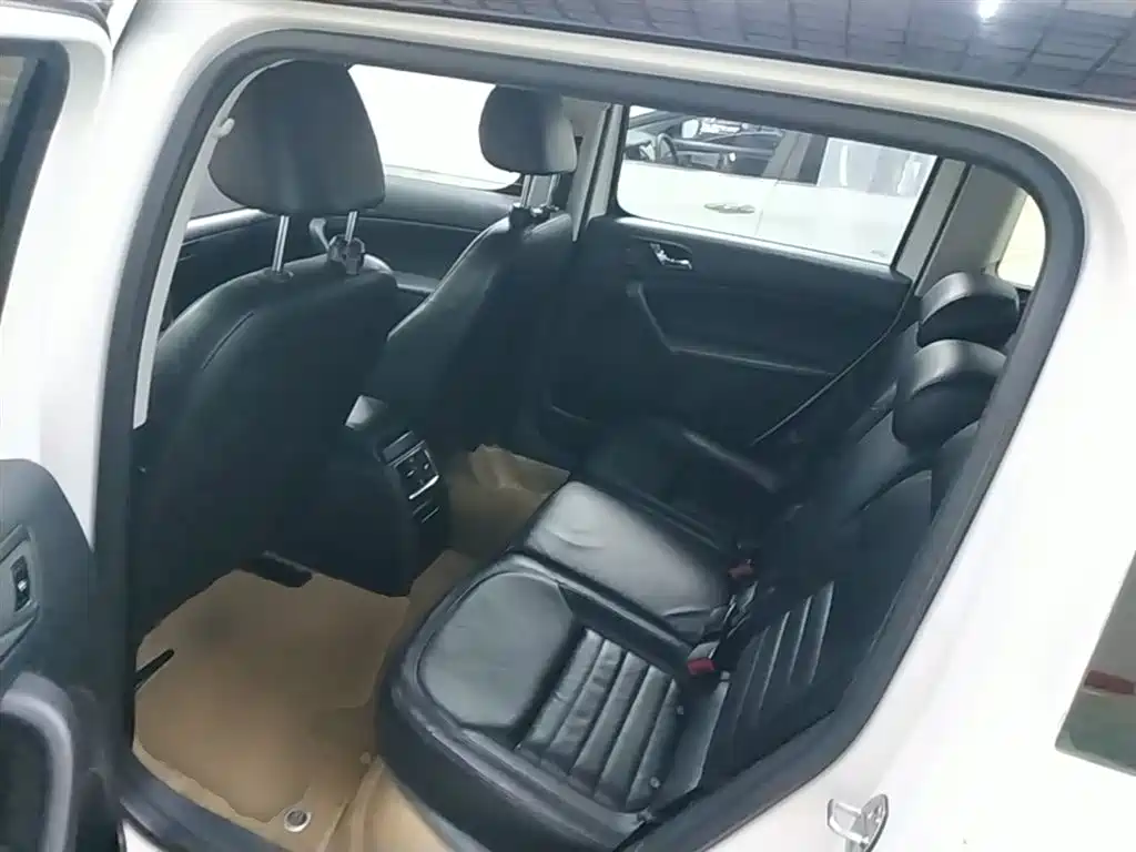 Skoda Yeti 2014 — фото 17