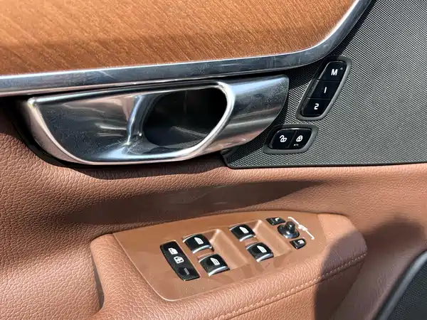 Volvo S90 2023