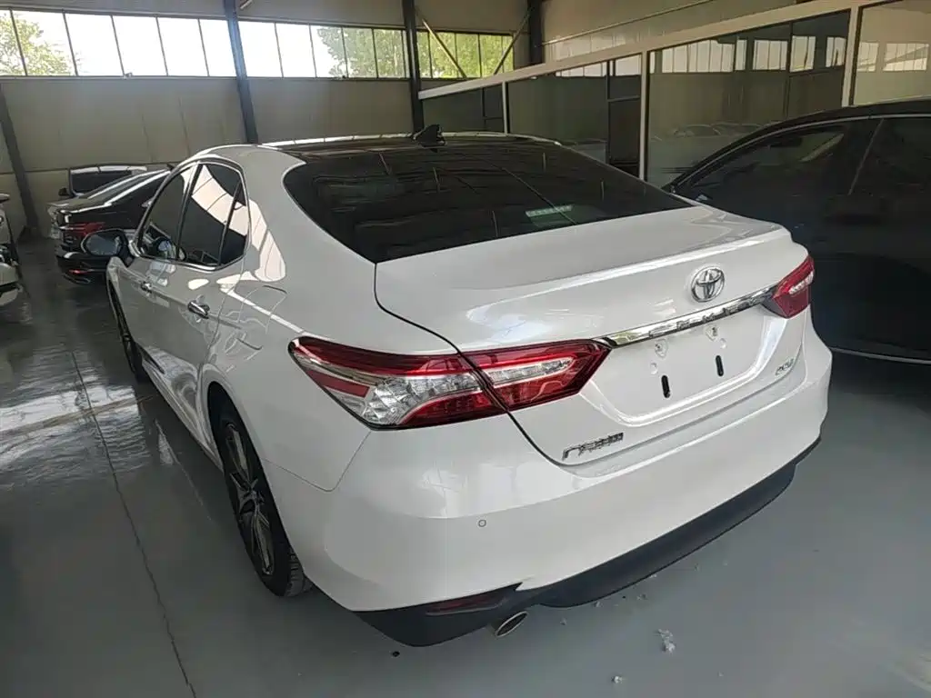 Toyota Camry 2022 — фото 23