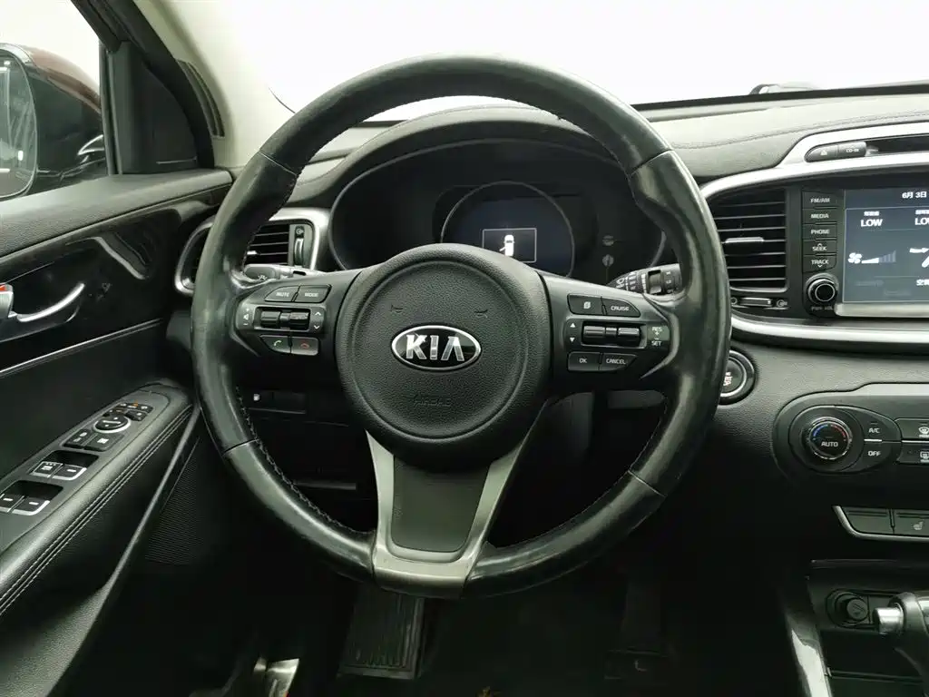 Kia Sorento 2018 — фото 11
