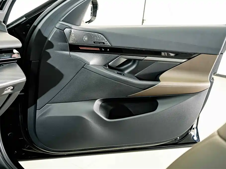 BMW 5 Series 2024 — фото 15