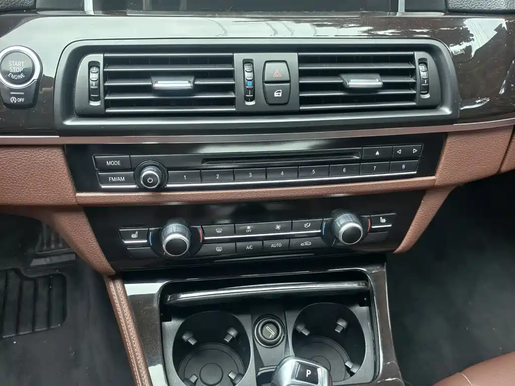 BMW 5 Series 2016 — фото 14