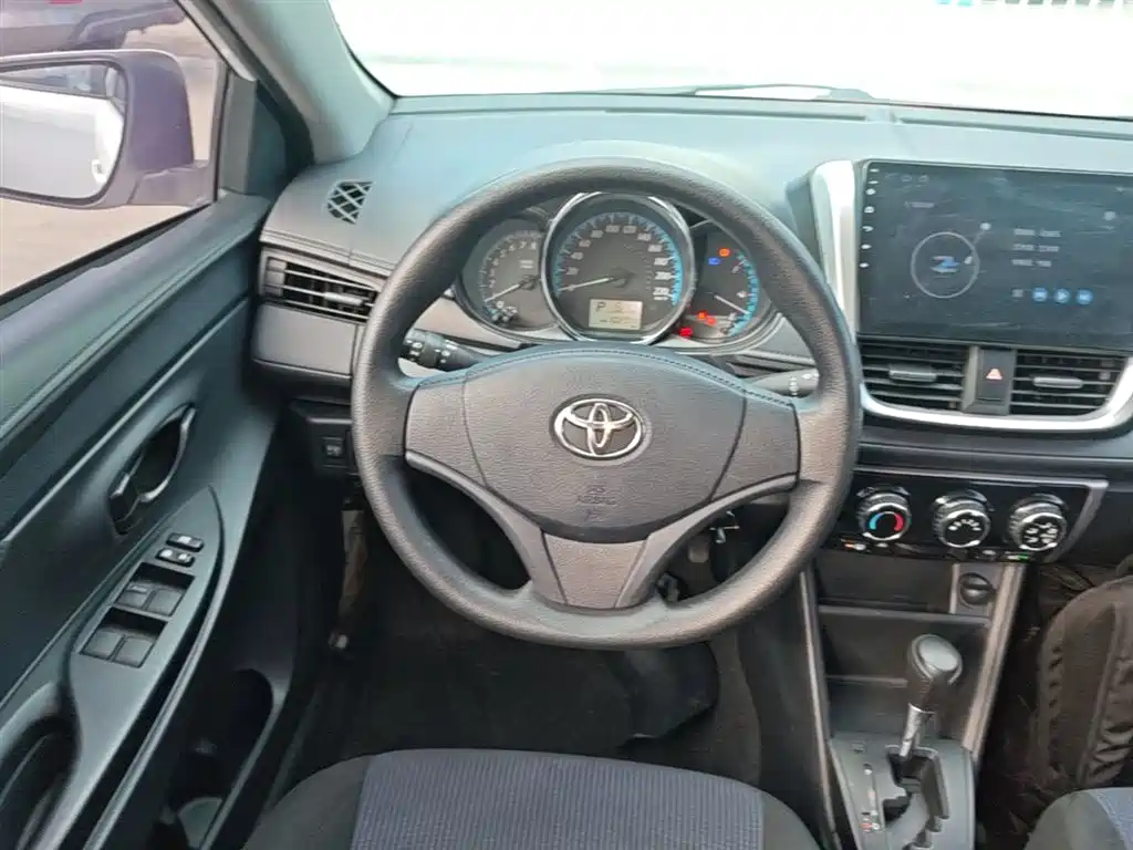 Toyota Yaris L 2018 — фото 11