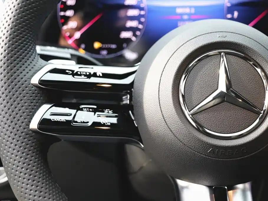 Mercedes-Benz C-Class 2025 — фото 16