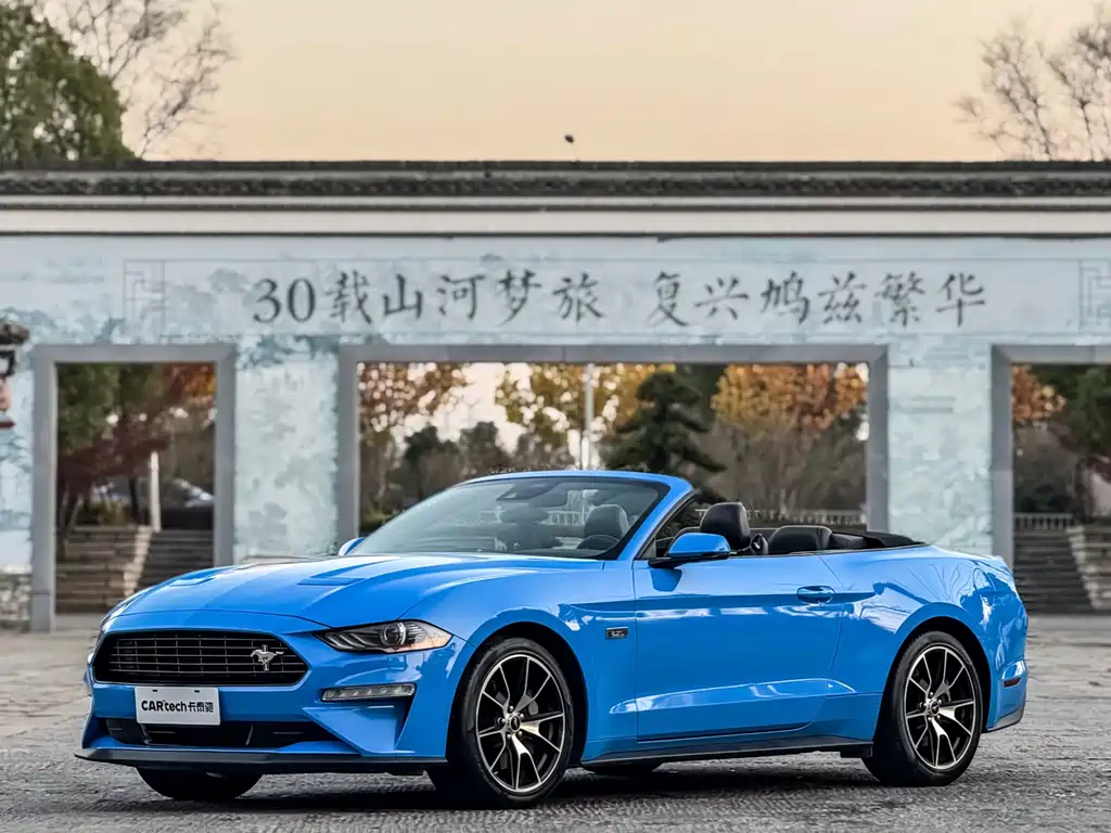 Ford Mustang 2023 — фото 1