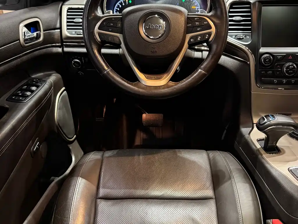 Jeep Grand Cherokee 2014 — фото 13