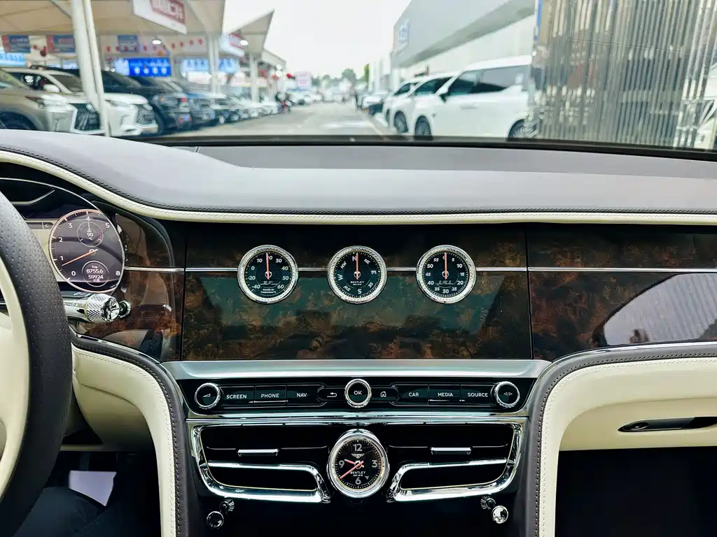 Bentley Flying Spur 2022 — фото 16