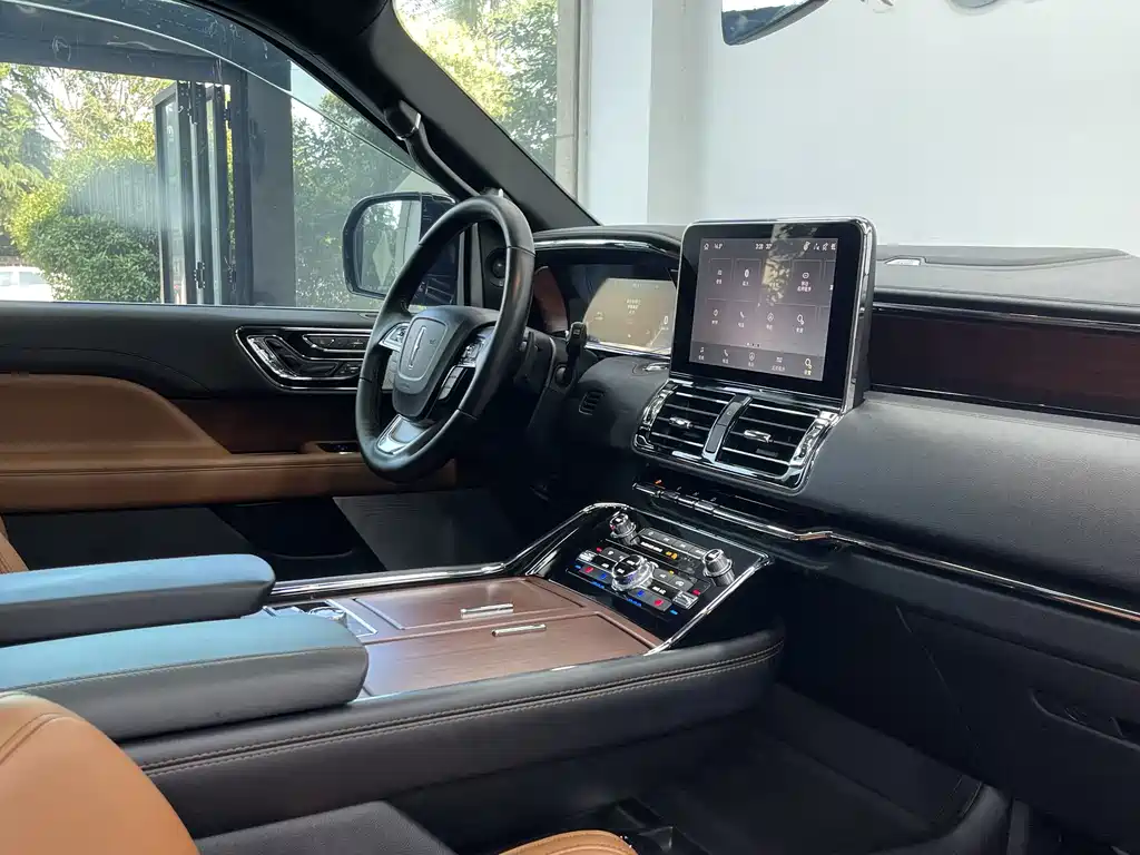 Lincoln Navigator 2021 — фото 11