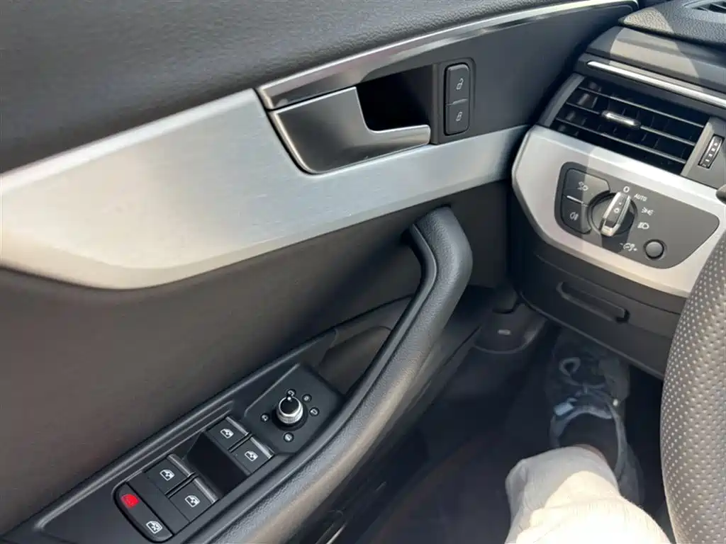 Audi A4L 2019 — фото 18