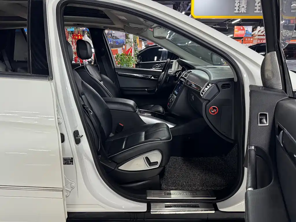 Mercedes-Benz R-Class 2018 — фото 17
