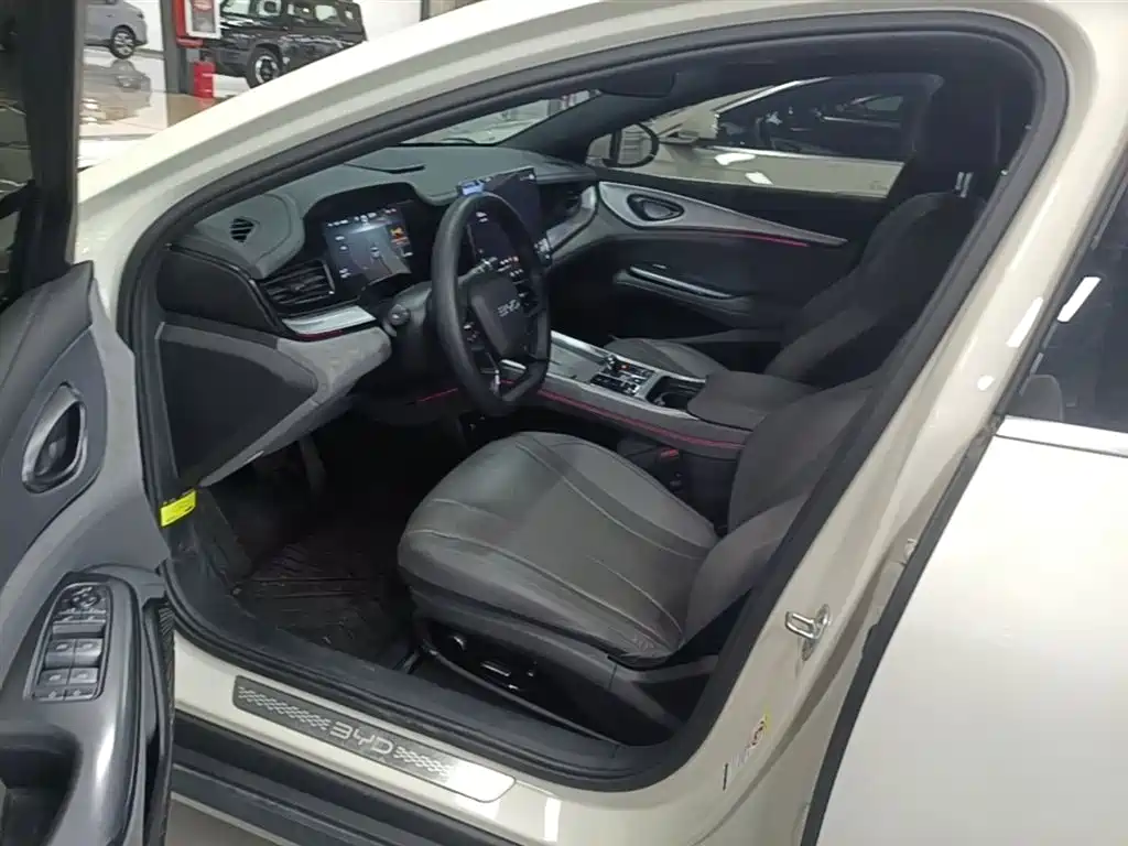 BYD Seal 07 DM-i 2025 — фото 15