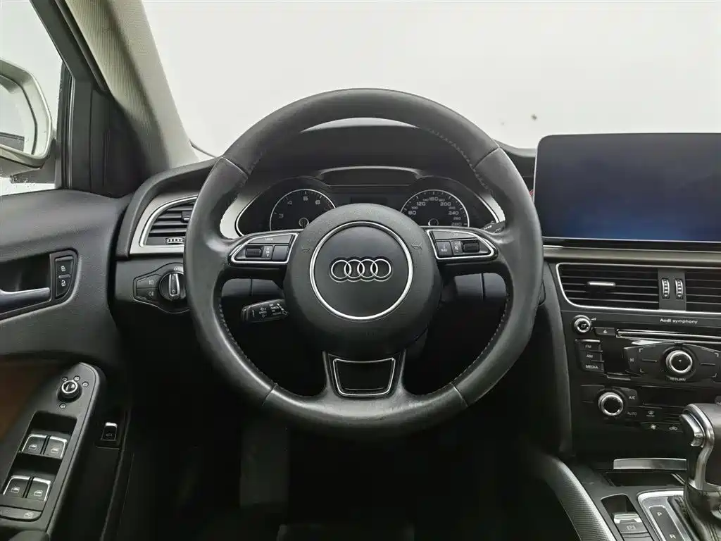 Audi A4L 2016 — фото 11
