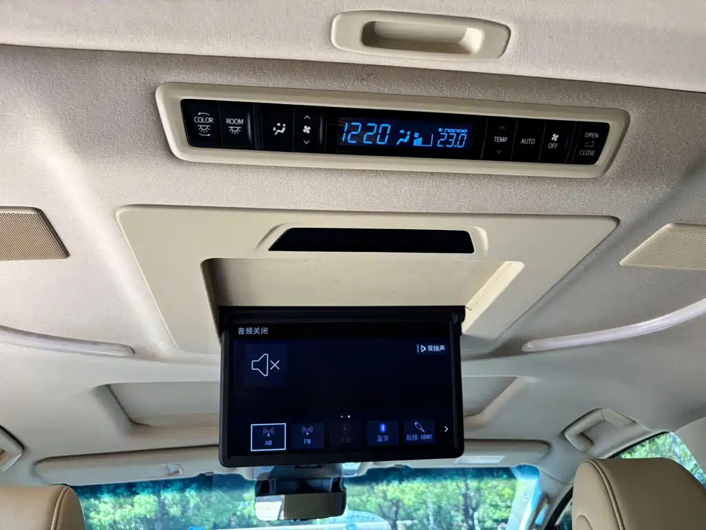 Toyota Vellfire 2023 — фото 19