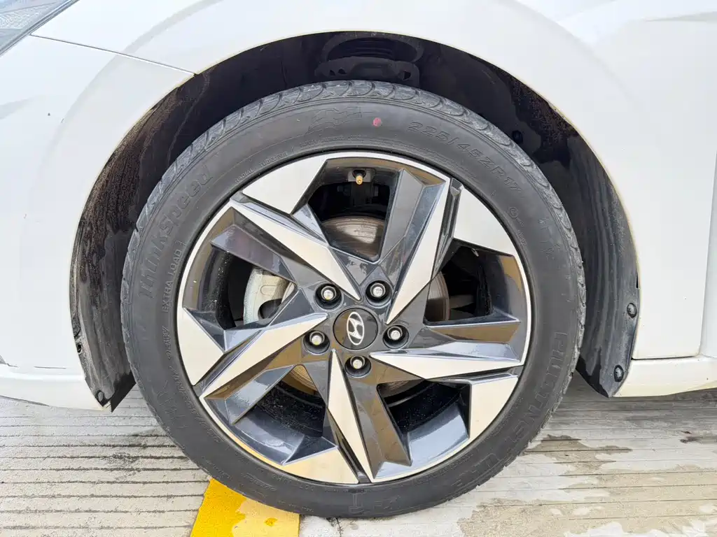 Hyundai Elantra 2022 — фото 16