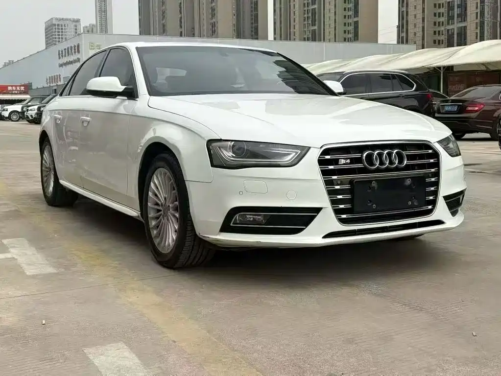 Audi A4L 2015