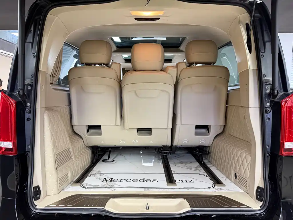 Mercedes-Benz V-Class 2019 — фото 25