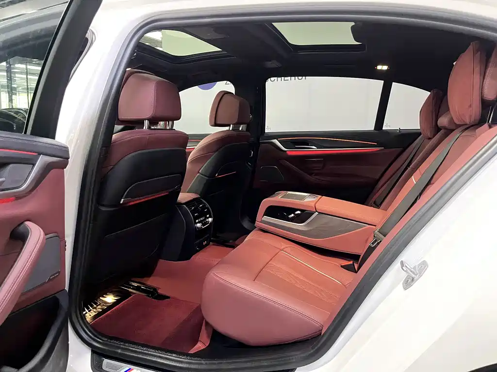 BMW 5 Series 2023 — фото 10