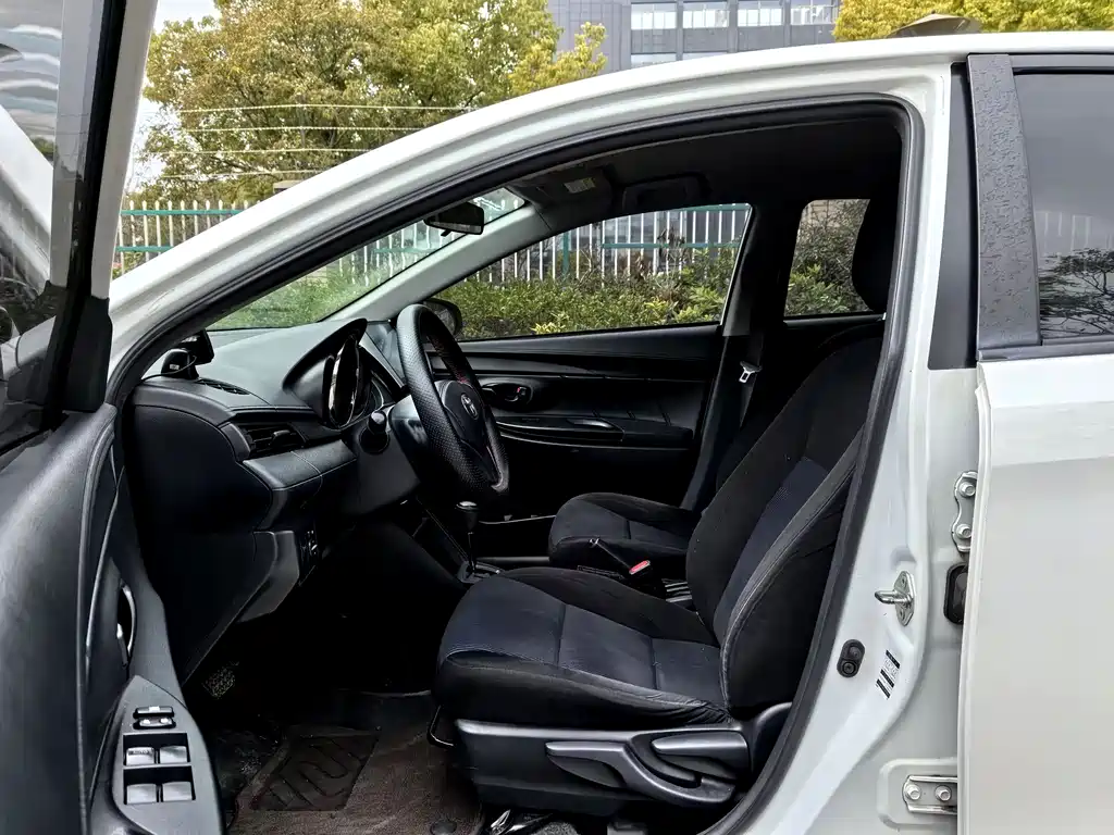 Toyota Yaris L 2018 — фото 4