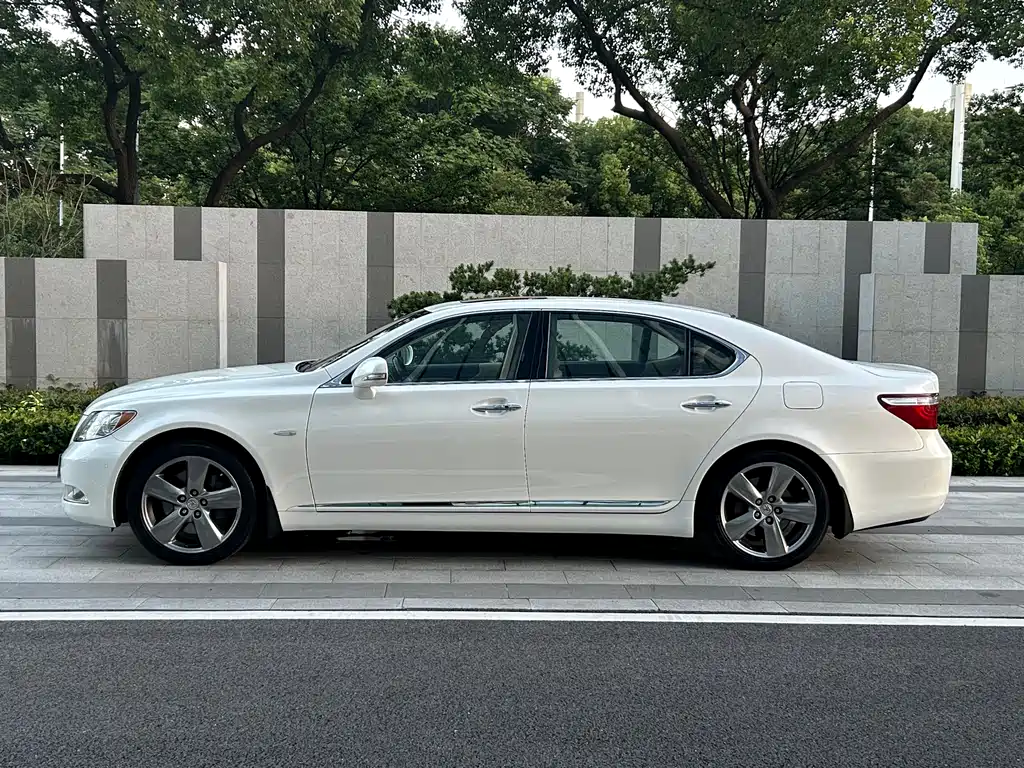 Lexus LS 2008