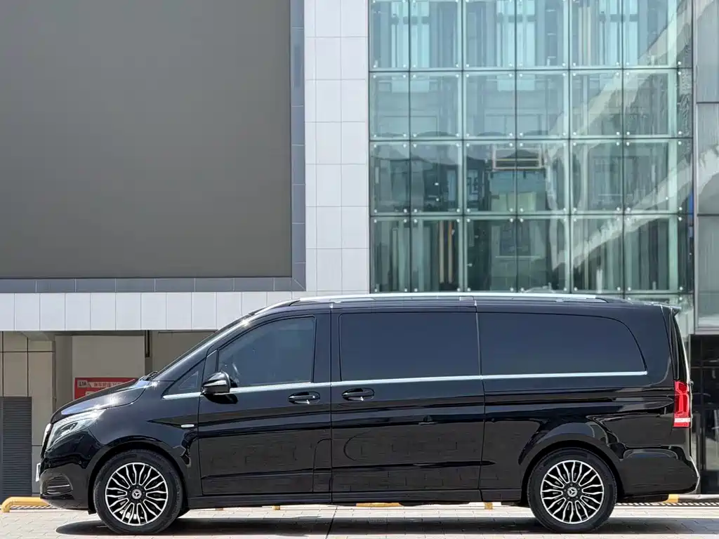 Mercedes-Benz V-Class 2020 — фото 18