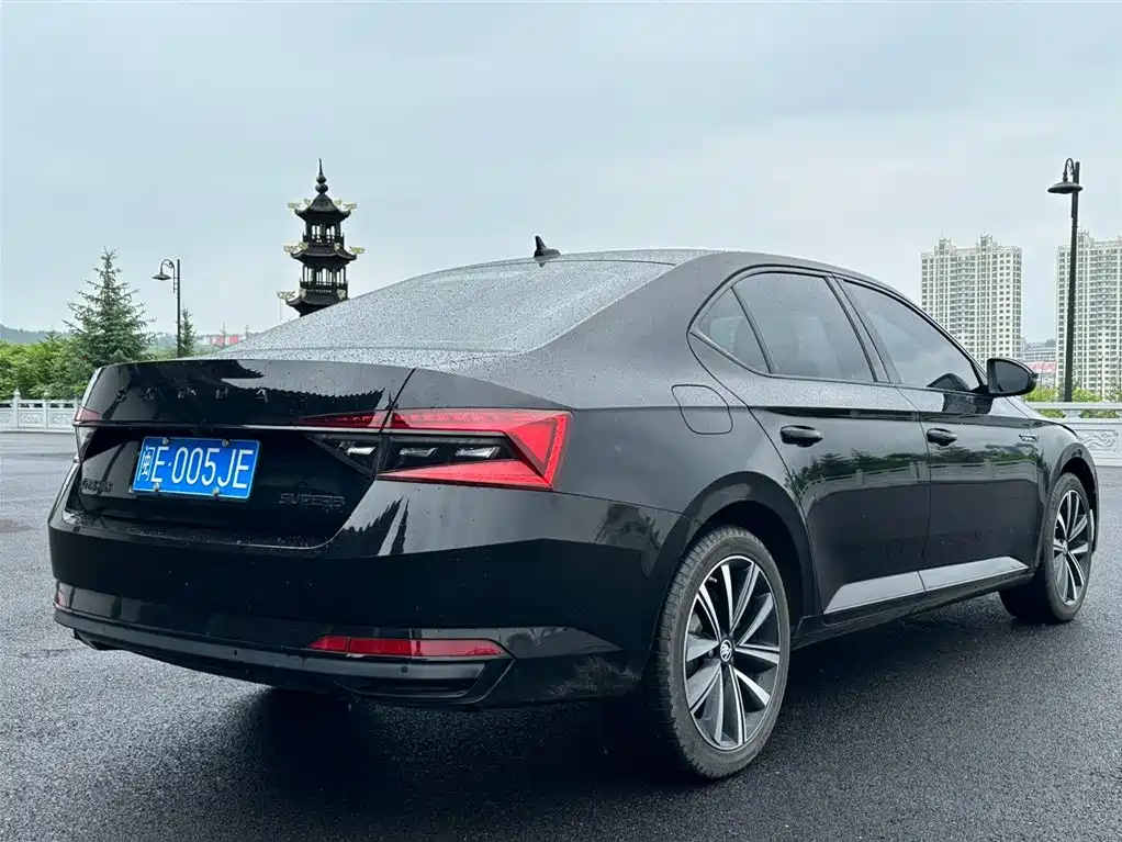 Skoda Superb 2023 — фото 4